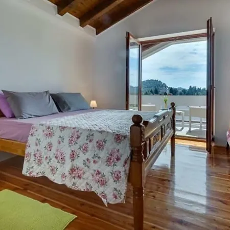 Holiday House Olea Villa *