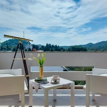 Holiday House Olea * Lukoran