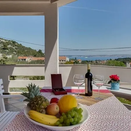 别墅 Holiday House Olea Lukoran