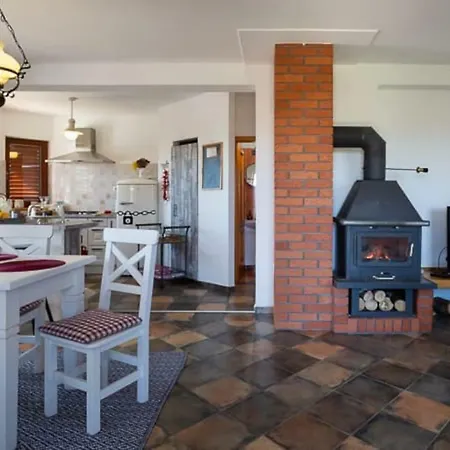 Holiday House Olea Lukoran